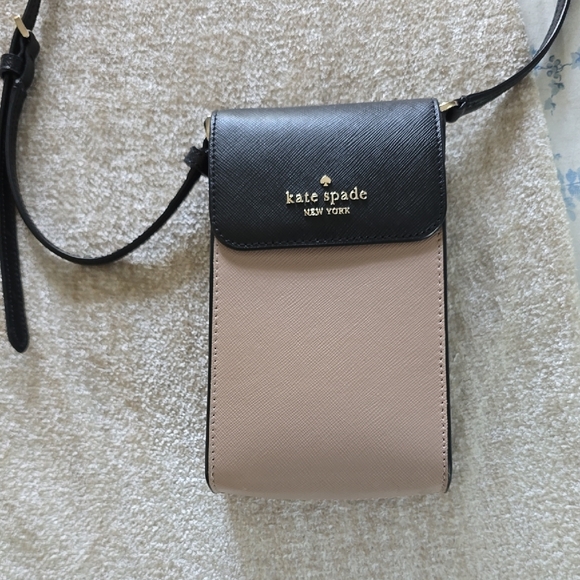 Kate Spade Black and Tan Crossbody Bag with Classic Design - Picture 1 of 4